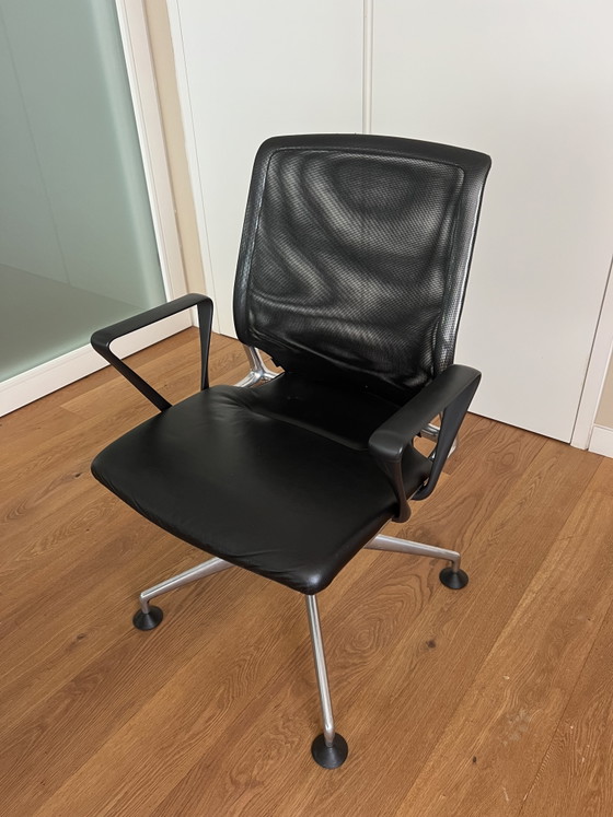 6 Vitra Eames Sillas de oficina – Leather, Plastic (photo 3 of 6)