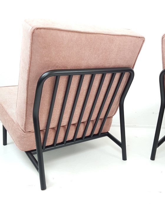 Image 1 of Poltrone Artifort Dux in metallo nero con cuscini rosa nuove