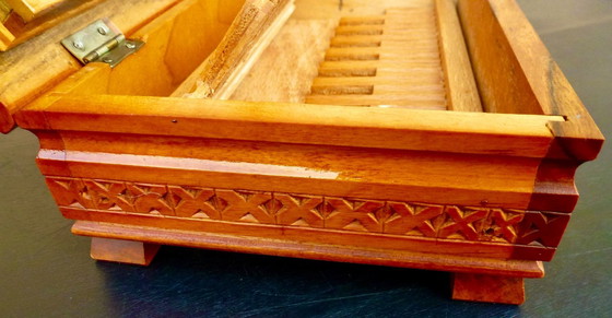 Image 1 of Porta tabacco in ceramica di Velasques e humidor in legno per sigarette.