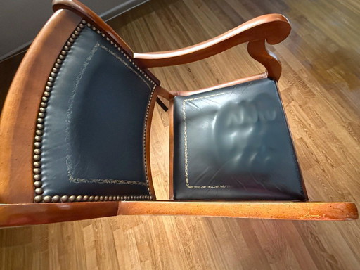 1 escritorio Empire y 1 sillón