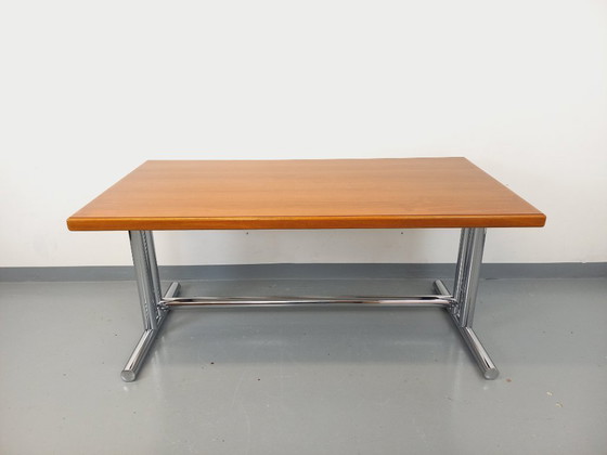 Image 1 of Scrivania vintage in legno di noce e metallo cromato degli anni '70