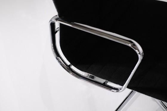 Image 1 of Ensemble de fauteuils « EA 117 » Charles Ray Eames pour ICF USA 1969.