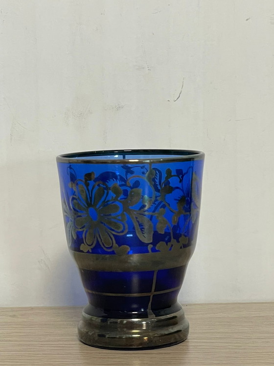 Image 1 of Rosolio-fles: 1 fles en 12 met zilver versierde glazen.