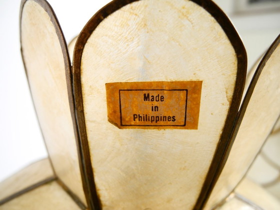 Image 1 of Zwei sehr elegante, atemberaubend schöne Pendelleuchten im Mid-Century-Modern-Stil aus Capiz-Muscheln