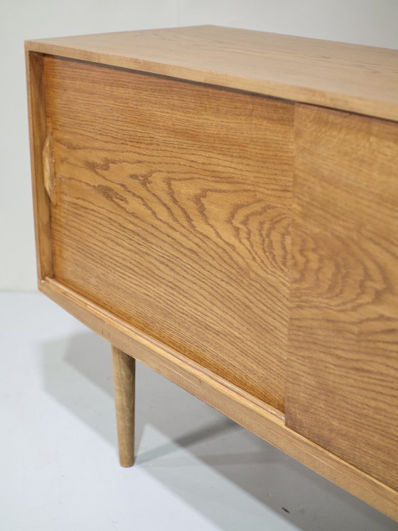 Image 1 of Buffet bas chêne vintage danois