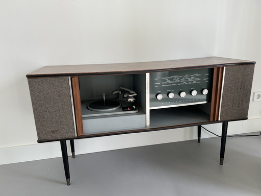 Vintage-Schallplattenspieler mit Radio und Bluetooth