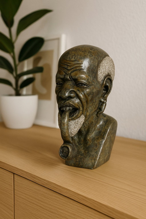 Hand-carved Shona bust of a man with a pipe – Serpentine stone – Approx. 25 cm – Zimbabwe