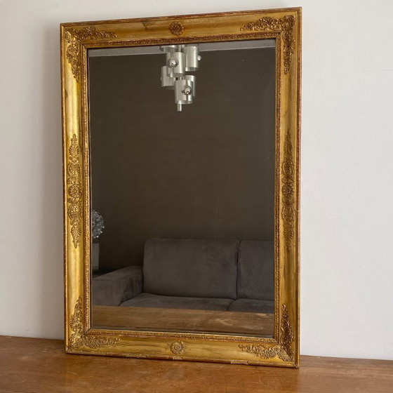 Image 1 of Vergulde spiegel met decoratie uit het einde van de 19e eeuw. 96x68 cm.