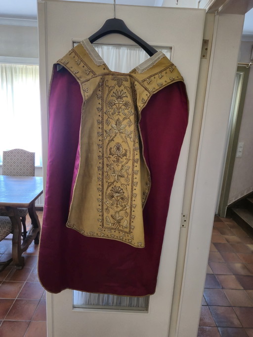 Priest's chasuble – decoratieve objecten, Textile