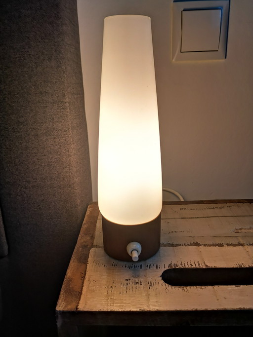 Tafellamp van opaalglas met Deens design uit het midden van de 20e eeuw, jaren 70.