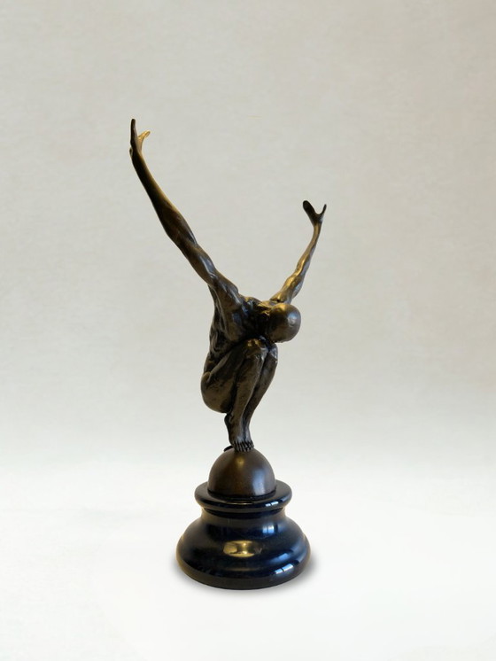 Image 1 of Art Deco style sculpture – Male nude in balance – Decorative bronze – 29 cm