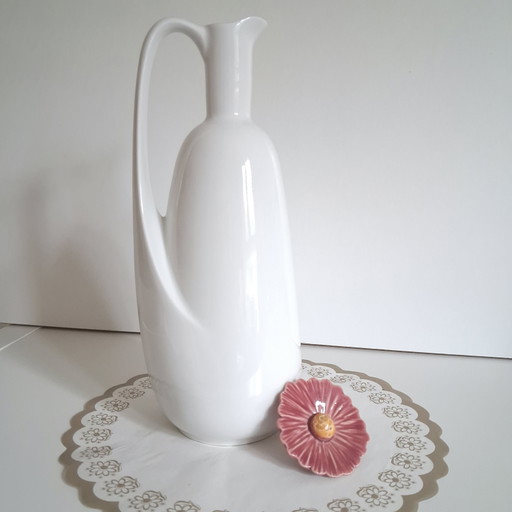 Weißer Porzellankrug/Einzelblumenvase aus der Mitte des 20. Jahrhunderts – vazen, Porcelain