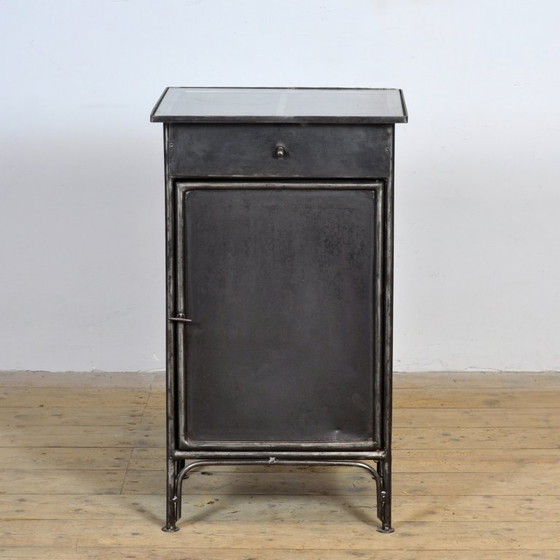 Image 1 of Comodino in ferro lucidato, anni '10