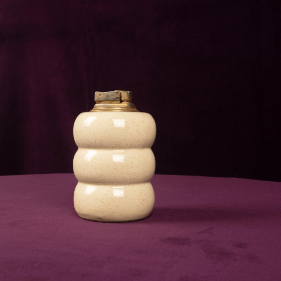 Briquet de table Tommaso Barbi en céramique mouchetée crème et laiton 1970 – Objets déco, Ceramic, Brass (photo 12 of 15)