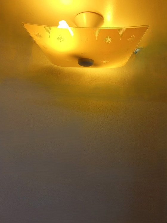 Image 1 of Lampada da soffitto vintage anni '50/'60 a forma di "ombrello rovesciato".