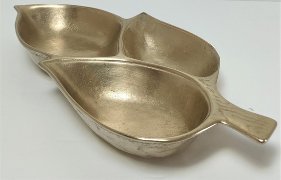 Image 1 of grote vintage bladvormige messing zaklepel