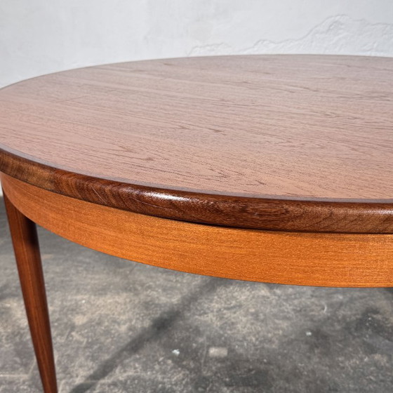 G-Plan Round Extendable Teak Dining Table, 1960s – Wood (photo 5 of 20)