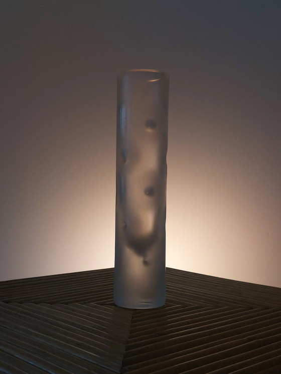 Image 1 of Handgemaakte vintage ijsglazen vaas, mat, met inkepingen