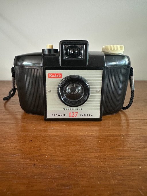 Two original Kodak Brownies – authentic 50s design icons in beautiful condition.