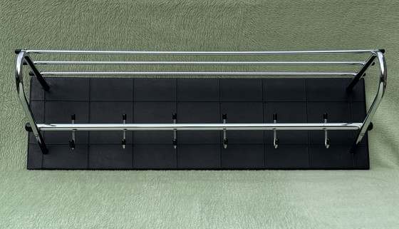 Image 1 of Seltene, ikonische Wandgarderobe aus den Sechzigerjahren | Verchromtes Rohrgestell | Sammlerwert & Museumszustand