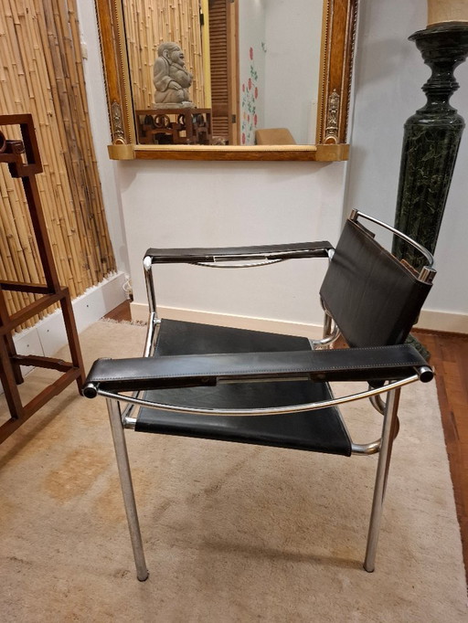 1 vez Sillón espagueti Alias 109 Italia (colores Cromo y cuero negro) En buen estado de uso con signos de uso.