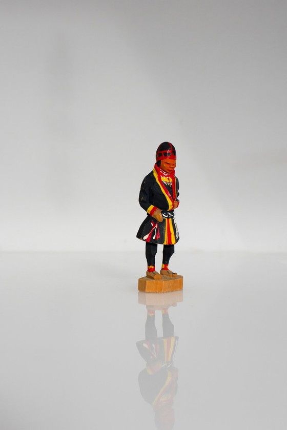 Skandinavische traditionelle handgeschnitzte samische Figur aus der Mitte des 20. Jahrhunderts von Georg (photo 2 of 17)