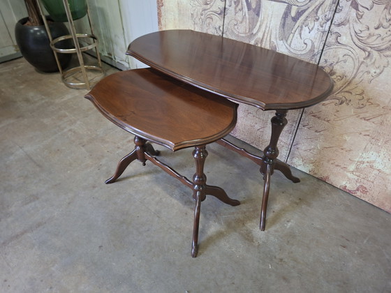 Image 1 of Set di due tavolini classici, dimensioni 70x36cm e altezza 44cm.