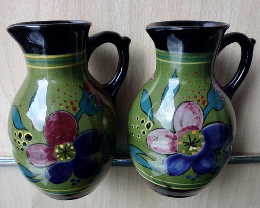 2x Krüge aus glänzendem Plateel von Plateelbakkerij Zuid-Holland, +/- 1930.