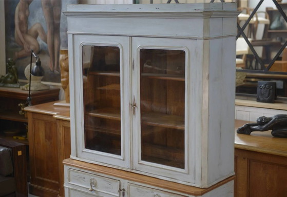 Credenza a due corpi patinata del XIX secolo. – Armadi contenitori, Vintage (photo 6 of 14)