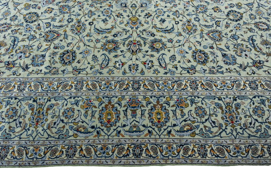 Image 1 of Signed Kashan cork - 397 x 306 cm - Pistachio green