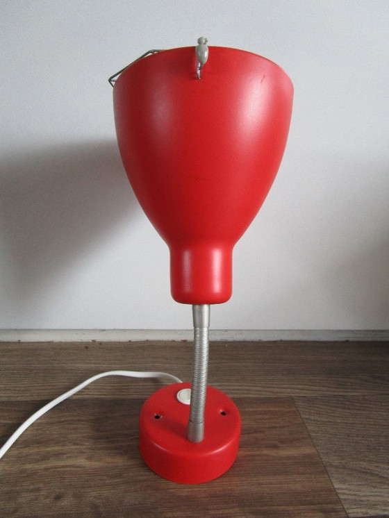 Image 1 of Lampada da parete rossa vintage IKEA in stile Memphis con griglia a ragnatela.