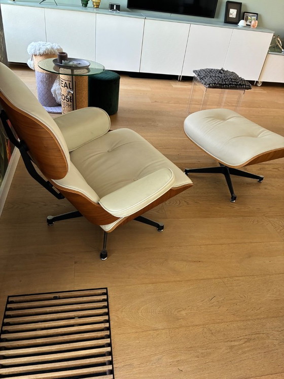 Serious Replica - Vitra Eames Lounge Chair And Ottoman Walnut - White Leather – Furnicons (photo 5 of 5)
