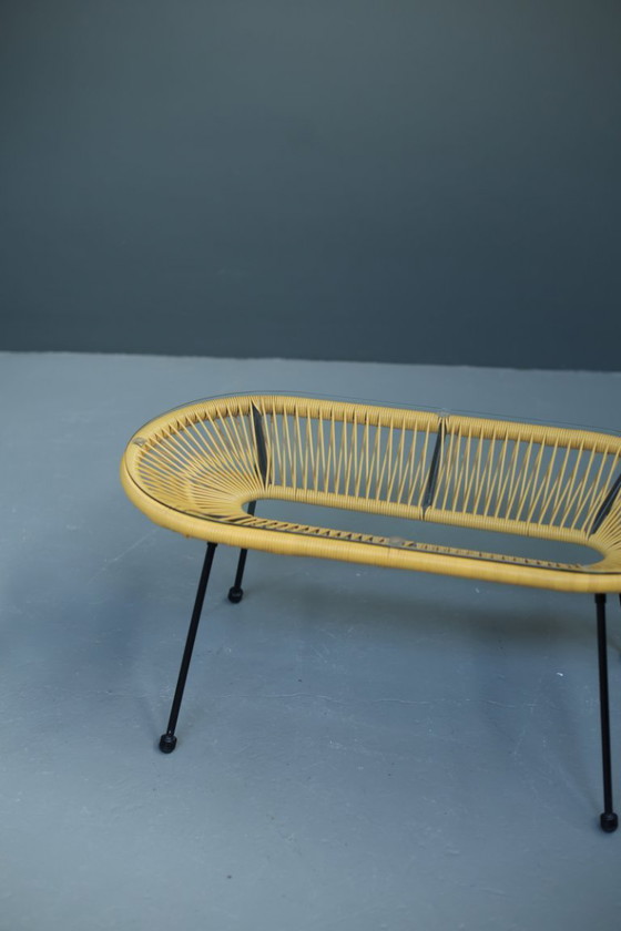 Image 1 of Mesa de centro amarilla