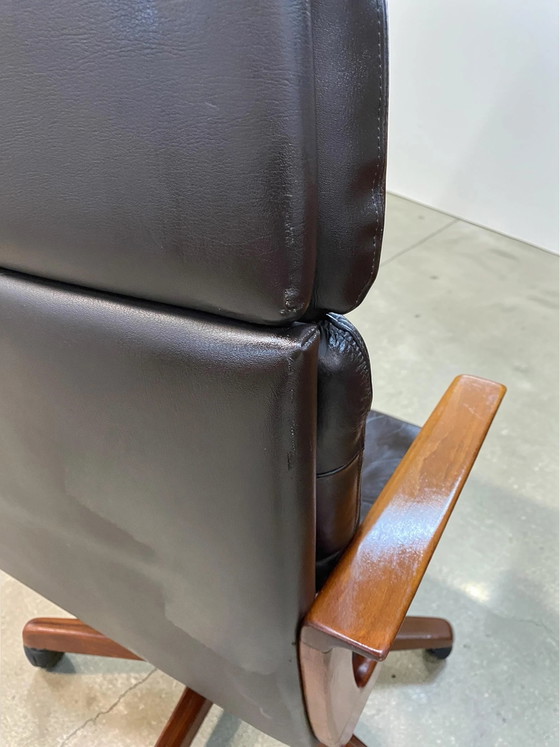 Vintage Mid Century Draaistoel uit Noorwegen – Leer & Teak | Jaren 60/70 | Scandinavisch Modern (photo 9 of 14)
