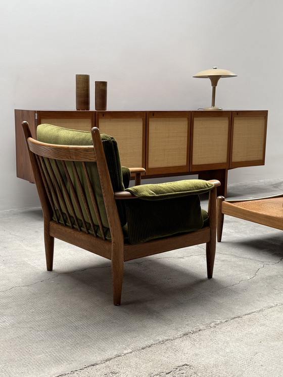 Image 1 of Lot de 2 fauteuils Wilhelm Knoll accoudoirs chêne bois massif velours vert, Allemagne années 1960