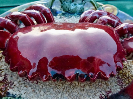 Image 1 of Assiette de collection vintage en faïence de style Palissy, ornée d'un crabe.