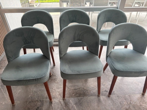 6 dining chairs and matching Morres ottoman