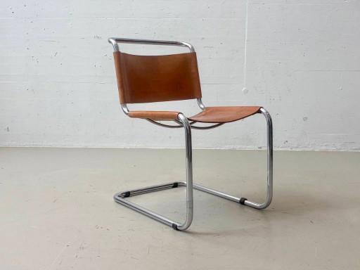 Fauteuil cantilever recouvert d'un magnifique cuir cognac – Leather