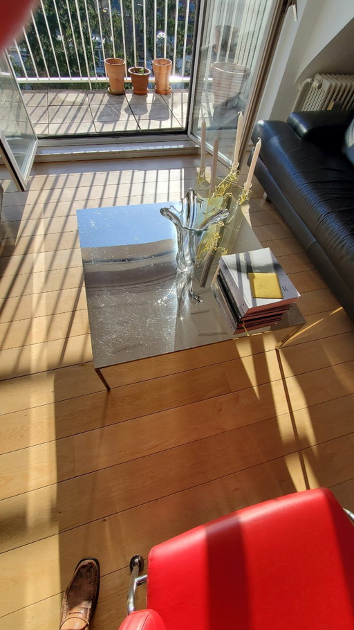 Couchtisch aus Stahl