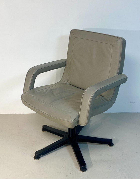 Image 1 of Visitor armchair mobilier international cuir Gris 2000 Ref Camilla