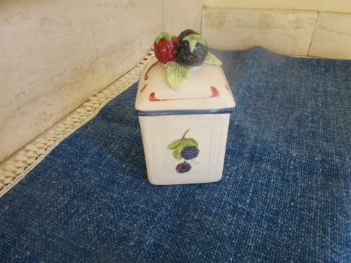 Barattolo piccolo con coperchio Villeroy & Boch, modello Cottage Charm (codice 110726)