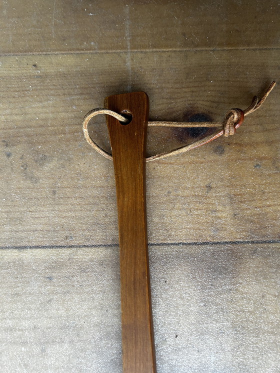 Image 1 of Handspiegel und Schuhanzieher aus Holz, skandinavischer Stil, 70er Vintage