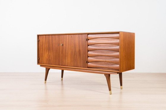 Image 1 of Credenza scandinava in teak, stile Mid-Century Modern, di Sven Andersen, del 1960.