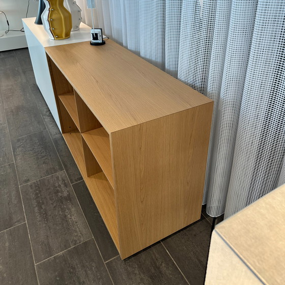 Image 1 of Piure editQ hoher 2-türiger Schrank