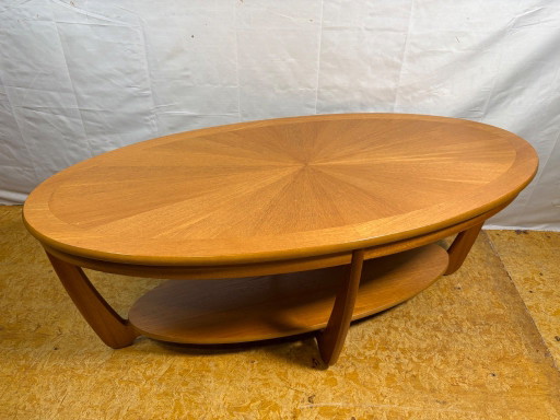Splendido Tavolino da Caffè Ovale Vintage Nathan in Teak | 1960 | Iconico Design Sunburst