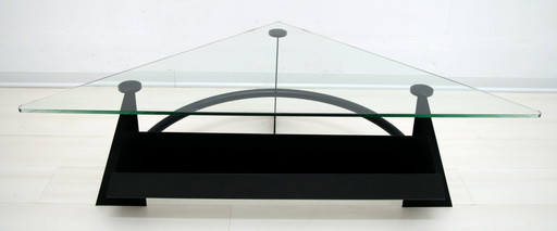 Table basse italienne moderne et contemporaine, métal noirci et plateau en verre, 1990