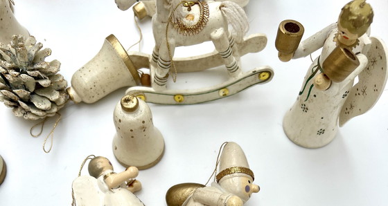 Image 1 of Ampia collezione di vecchi addobbi natalizi: legno, pigne, figure, mele