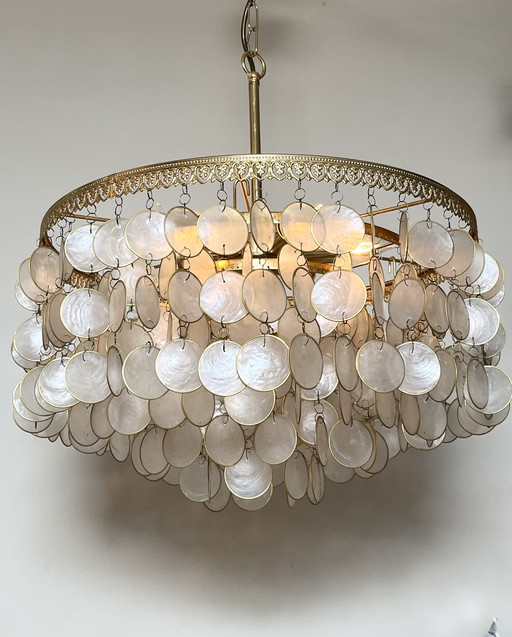 Lampe pendante vintage 60's en forme de coquillage, cadre en laiton