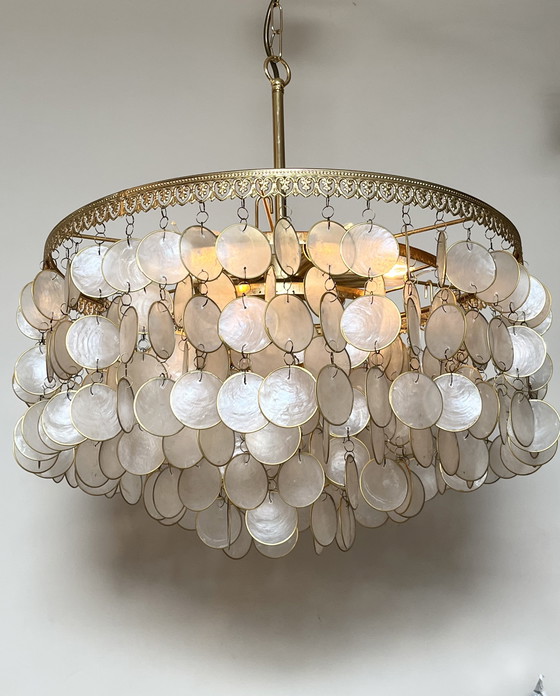 Image 1 of Lampe pendante vintage 60's en forme de coquillage, cadre en laiton