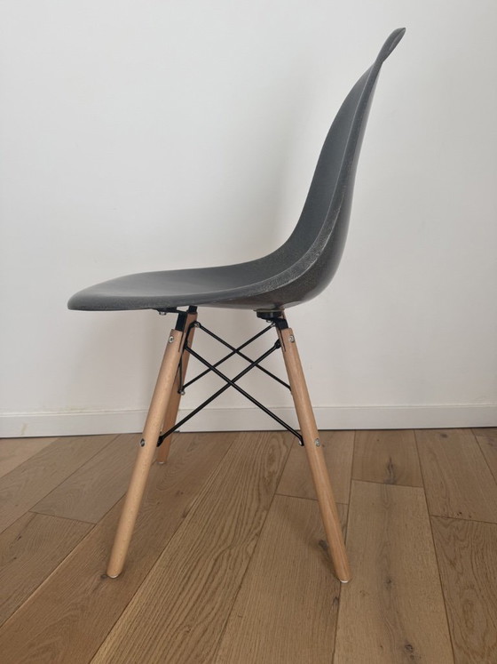DSW Eames Herman Miller US Edit 50er 60er Design Kein Vitra Knoll – Esszimmerstühle, Iron, Fiberglass (photo 5 of 11)